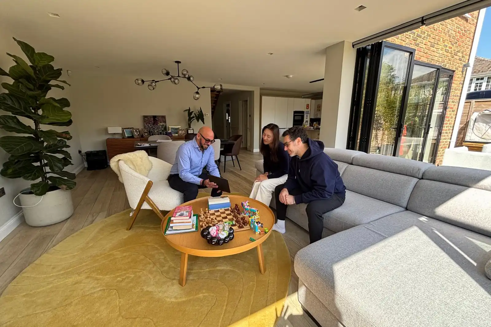 Cicero Almedia talking with clients in their home